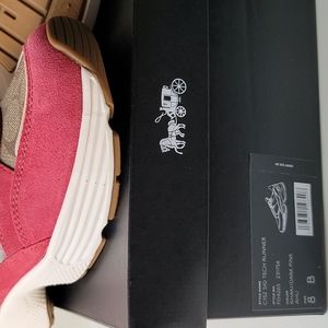 Coach Sig Tech Runner size 8 khaki/ Dark Pink